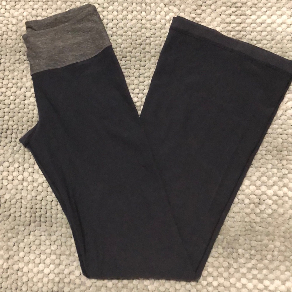 3/$50 Lululemon Groove Reversible Flare Yoga Pants